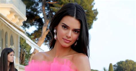 kendall jenner leaks|Kendall Jenner Sunbathes Nude in Racy New Photo